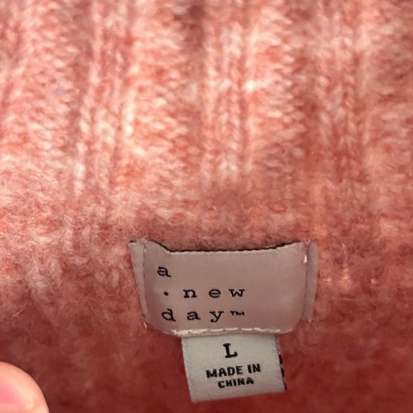 Pink Cable Knit Sweater - Picture 5 of 6